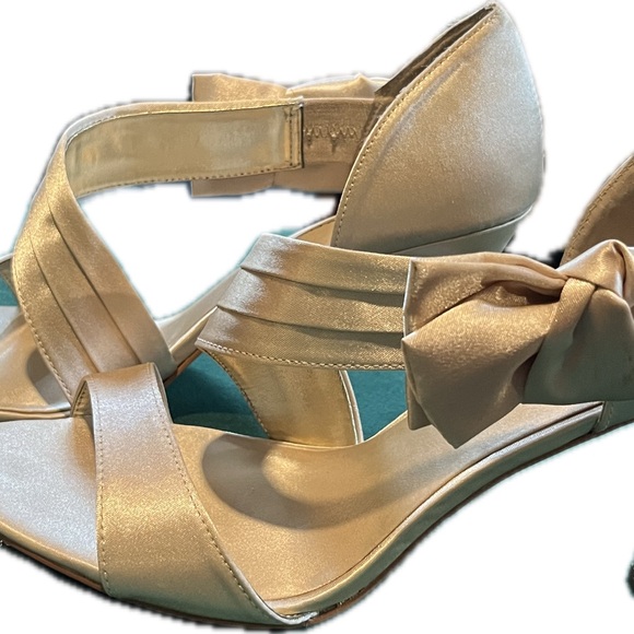 Lulu Townsend ivory/cream satin bow strappy heel. Size 9.5. Worn once. - Picture 2 of 6